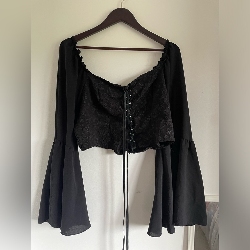 Black Lace-Up Puff Sleeve Crop Top